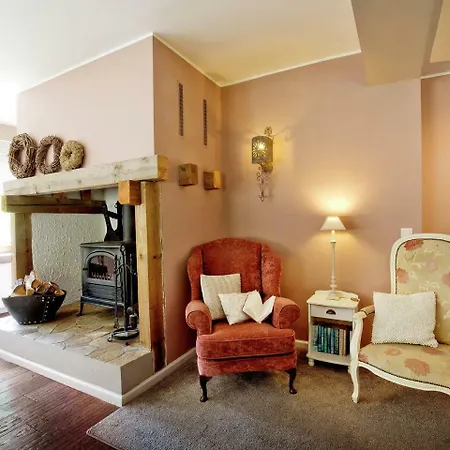 Luxurious In With Garden Offering Mountain Views